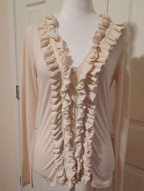 << Hazel Women's Cream Ruffle V-Neck Long Sleeve Top Size Medium